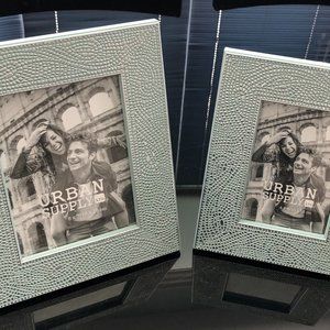 2 matching picture frames 1 of 1 5"x7" and 1 of 4"x6"
